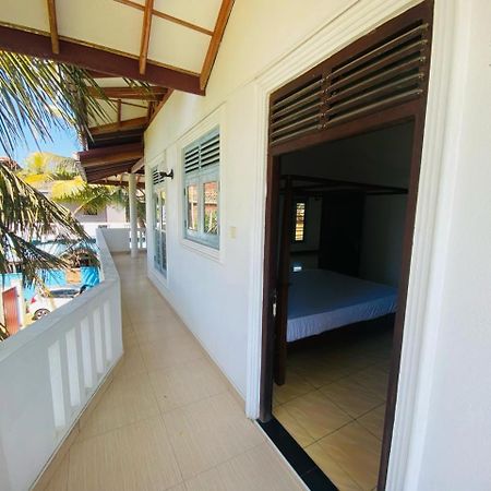 Huugaba Hotell Ahangama Exteriör bild